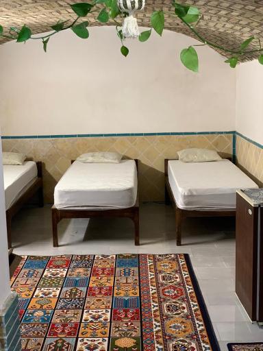 عکس اقامتگاه امیر چخماق (اتاقک)