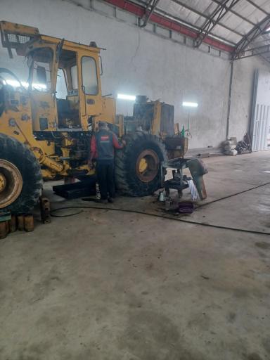 عکس تعمیرگاه لودر مهران نبی نژاد