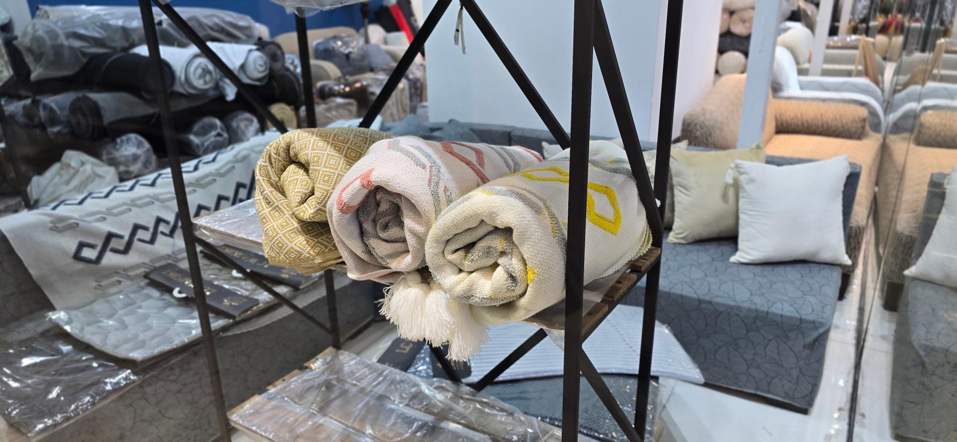 عکس کاور مبل بابک