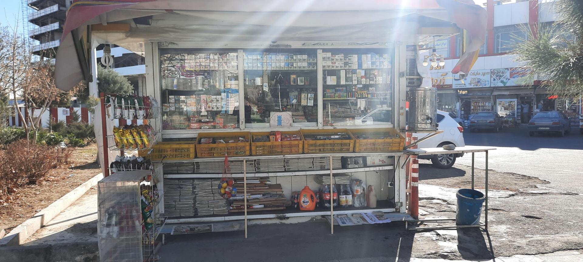 عکس دکه روزنامه فروشی پرسپولیس