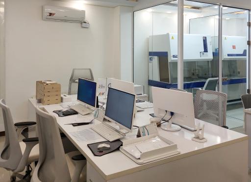 عکس آزمایشگاه ژنتیک پزشکی ویرا 