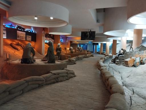 عکس باغ موزه دفاع مقدس همدان