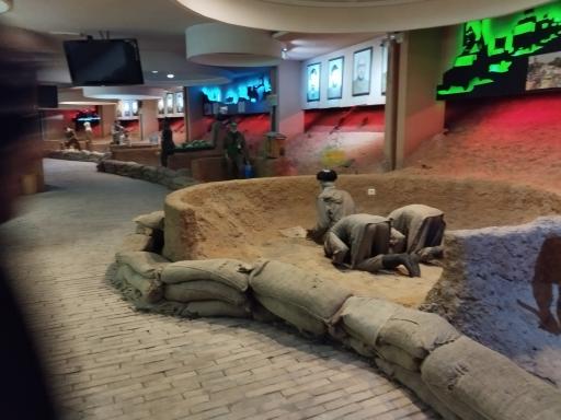 عکس باغ موزه دفاع مقدس همدان