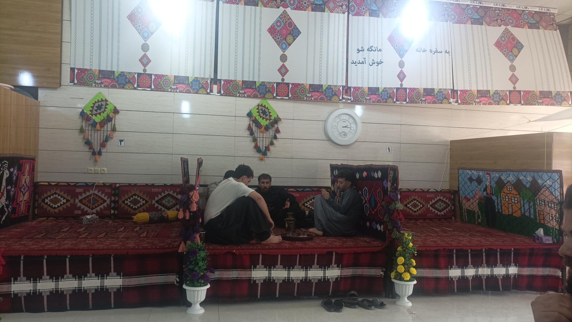 عکس سفره خانه سنتی مانگه شو