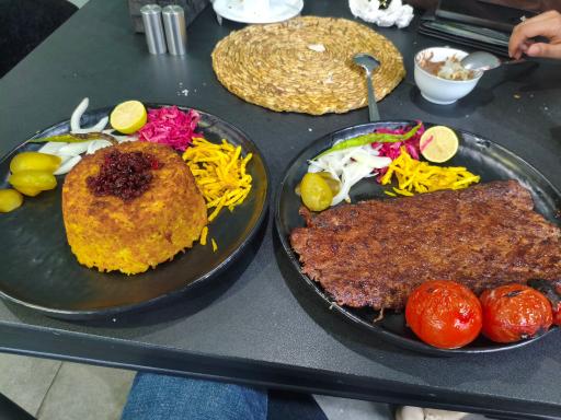 عکس رستوران اتیوم