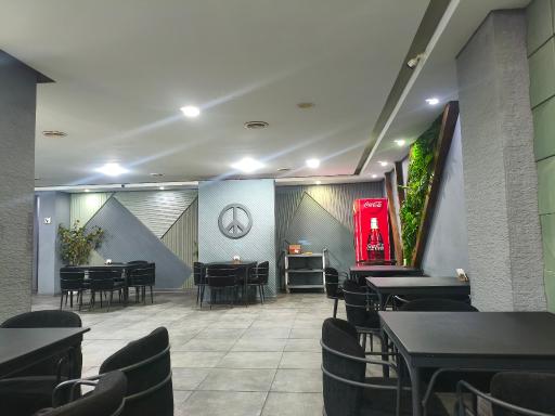 عکس رستوران اتیوم