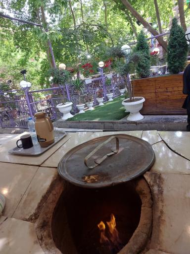 عکس رستوران گلایل طلایی