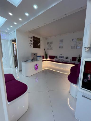 عکس مرکز دندانپزشکی  دکتر کیاوش و گل وش نوبری