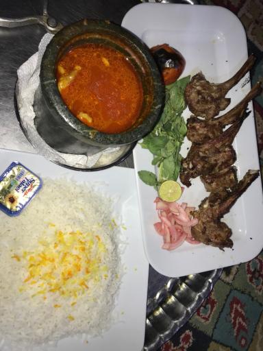 عکس رستوران گلایل طلایی