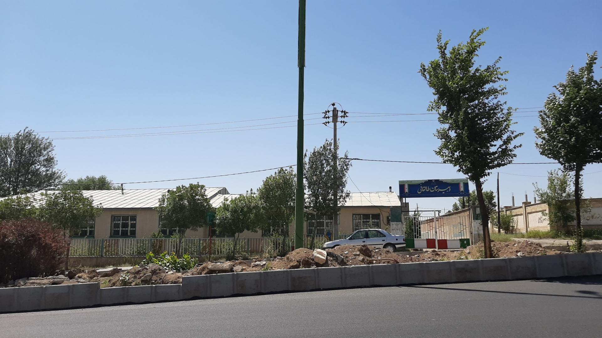 عکس دبیرستان پسرانه آیت الله طالقانی نیر