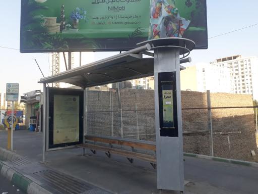 عکس ایستگاه اتوبوس صحرا