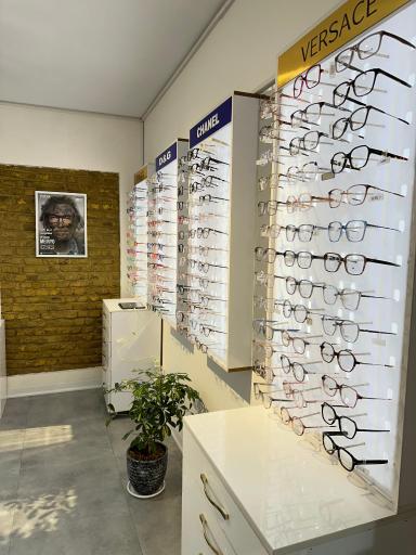 عکس بینایی سنجی و عینک دردشت