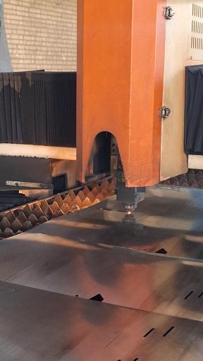 عکس برش لیزرورنگ استاتیک برشا لیزر