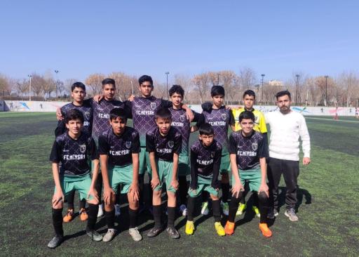 عکس زمین چمن مصنوعی نصرت شهرداری مشهد