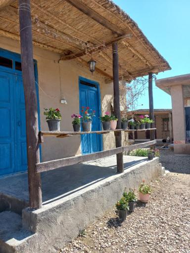 عکس بومگردی و اقامتگاه خالدنبی(جمشید عمرعطا)