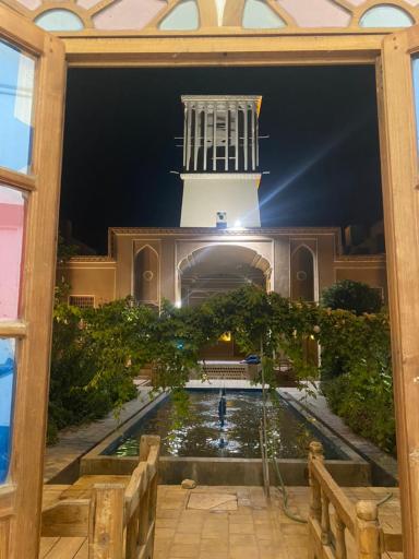 بومگردی عطار میبد