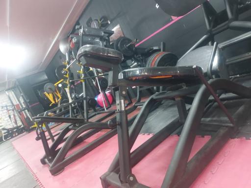 عکس باشگاه بدنسازی پیکان پور