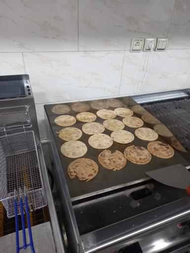 عکس رستوران فست‌فود هلی