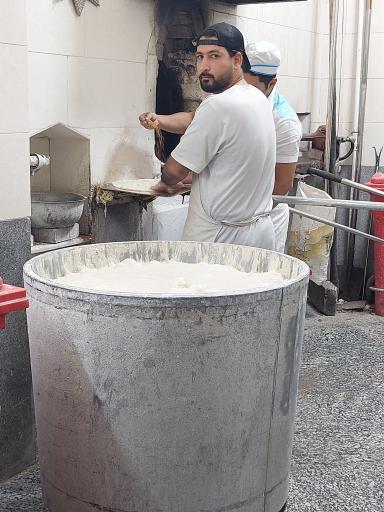عکس نانوایی سنگکی سنتی علی بابا