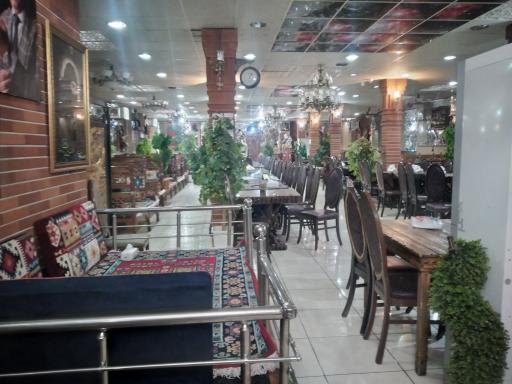 عکس تالار و رستوران سنتی شب گل