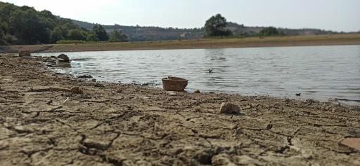 عکس دریاچه و سد خاکی توشن