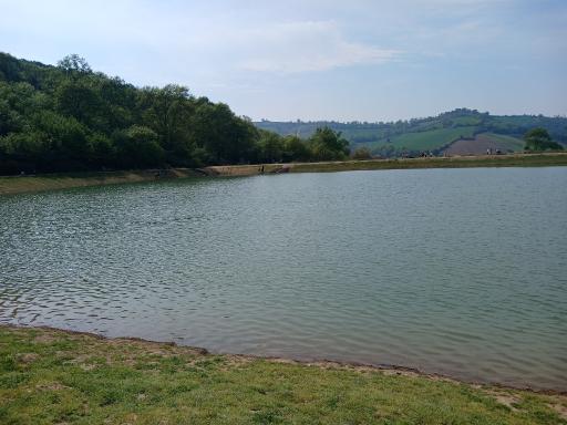 عکس دریاچه و سد خاکی توشن