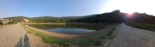 عکس دریاچه و سد خاکی توشن