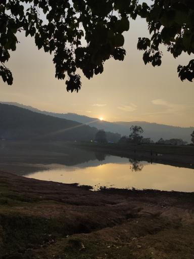 عکس دریاچه و سد خاکی توشن