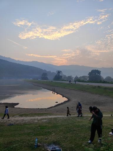 عکس دریاچه و سد خاکی توشن