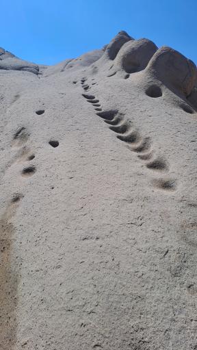 عکس آدمک های سنگی روستای وردیج