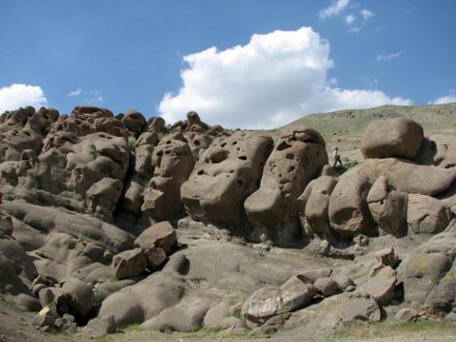 عکس آدمک های سنگی روستای وردیج
