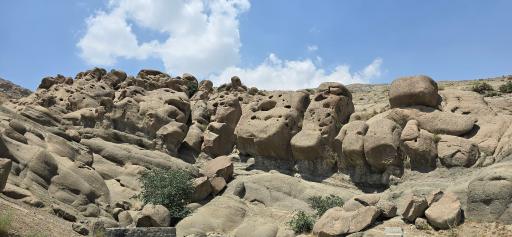 عکس آدمک های سنگی روستای وردیج