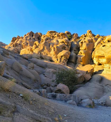 عکس آدمک های سنگی روستای وردیج