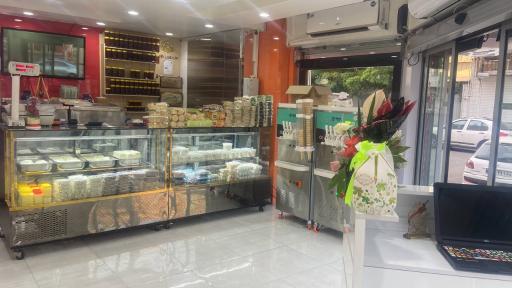 عکس لبنیات سنتی و بستنی دالاهو 