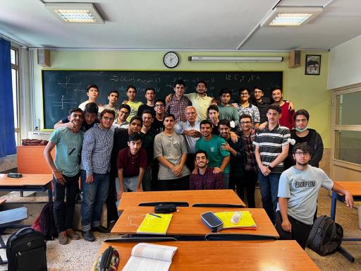 عکس دبیرستان مفید دوره دوم