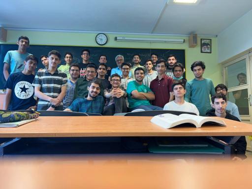 عکس دبیرستان مفید دوره دوم