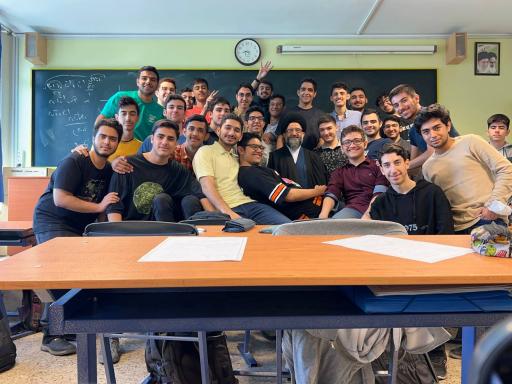 عکس دبیرستان مفید دوره دوم