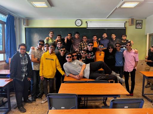 عکس دبیرستان مفید دوره دوم