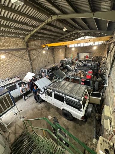 عکس تعمیرگاه پاترول چنارانی