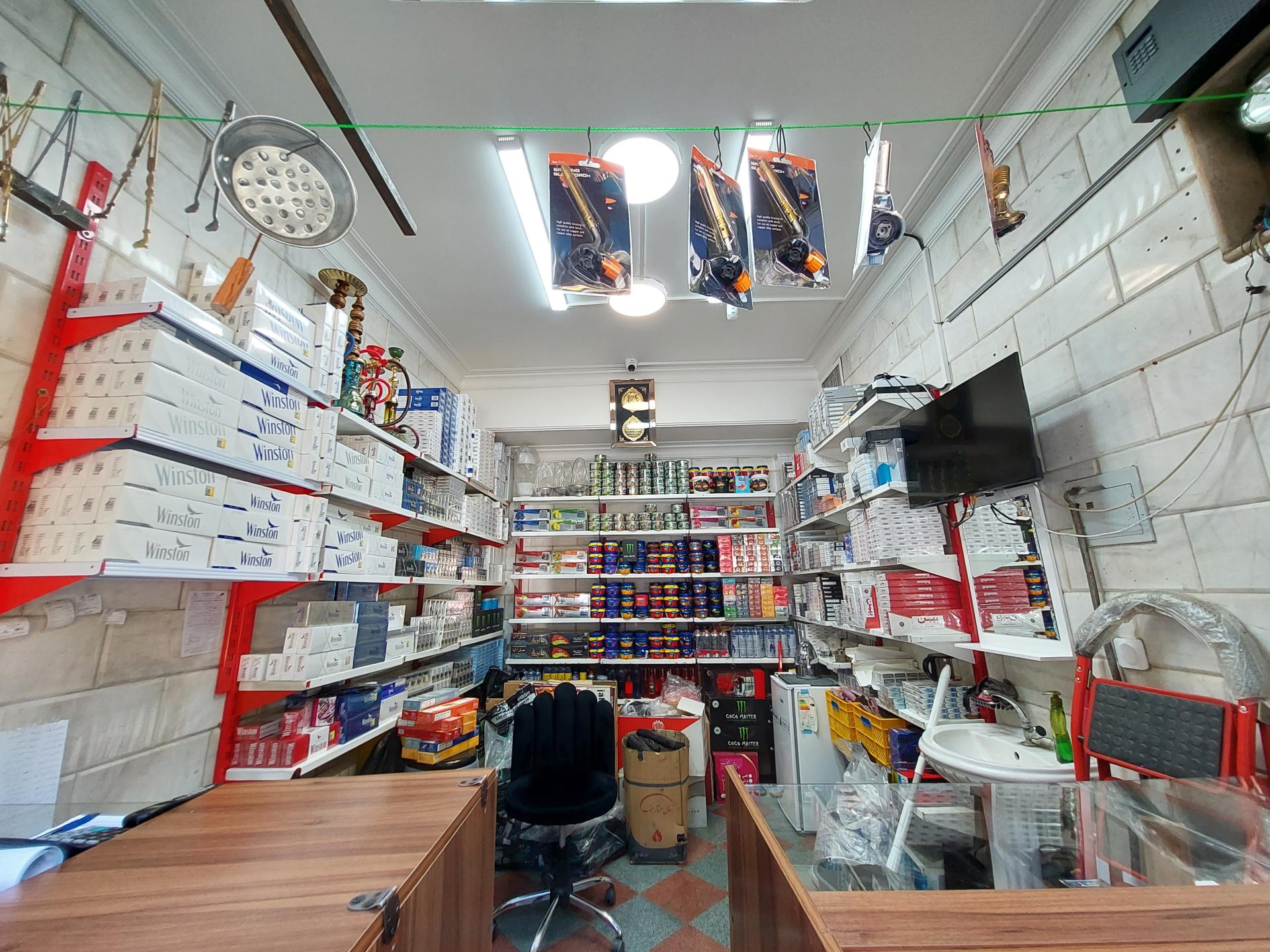 عکس فروشگاه سیگار و تنباکو و توتون قلیان علی