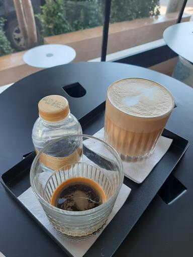 عکس کافه بیکری اچ