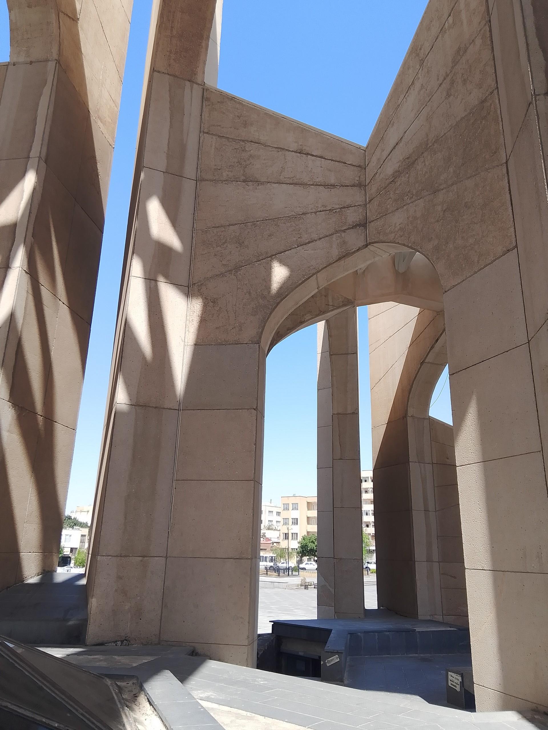 عکس آرامگاه استاد شهریار