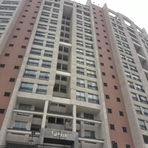 عکس ورودی یک برج های بهاران