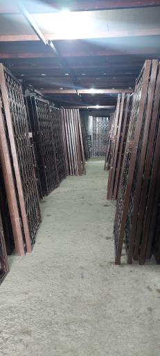 عکس فروشگاه درب های پیش ساخته ساختمانی صادق