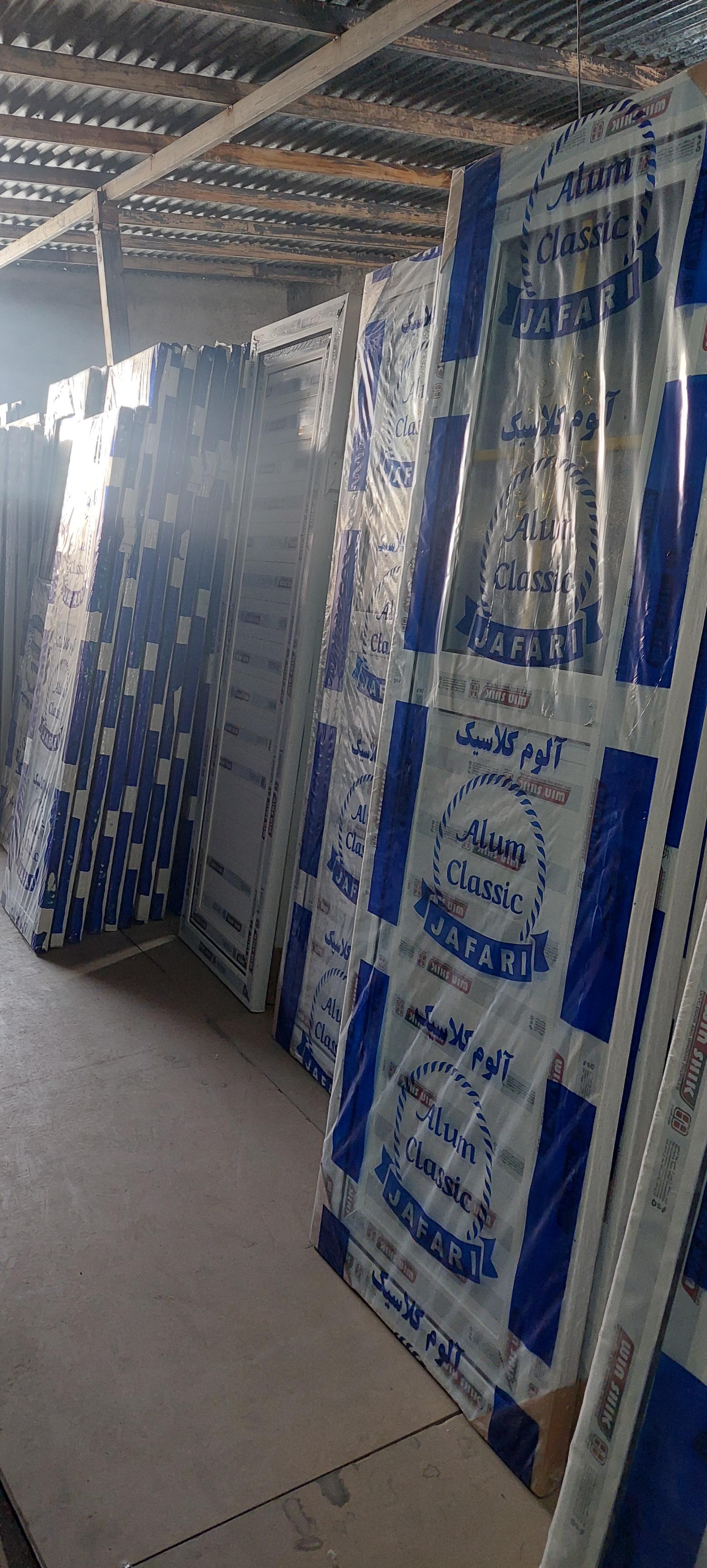 عکس فروشگاه درب های پیش ساخته ساختمانی صادق