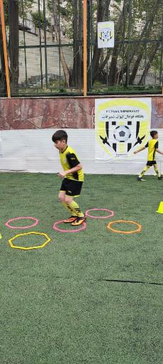 عکس آکادمی و زمین چمن فوتبال تی وان