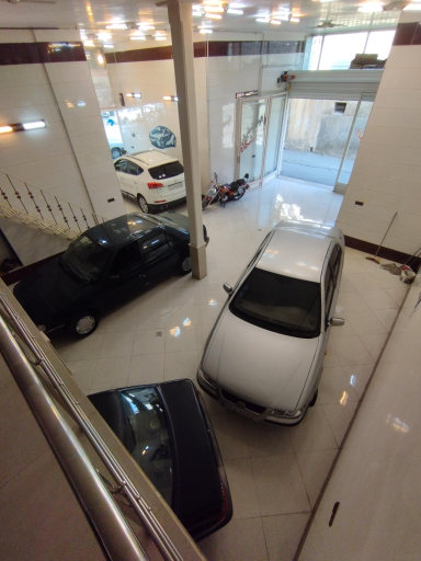 عکس نمایشگاه اتومبیل میثم پیرزادی