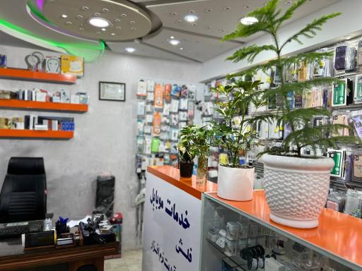 عکس موبایل و کامپیوتر آی کیو