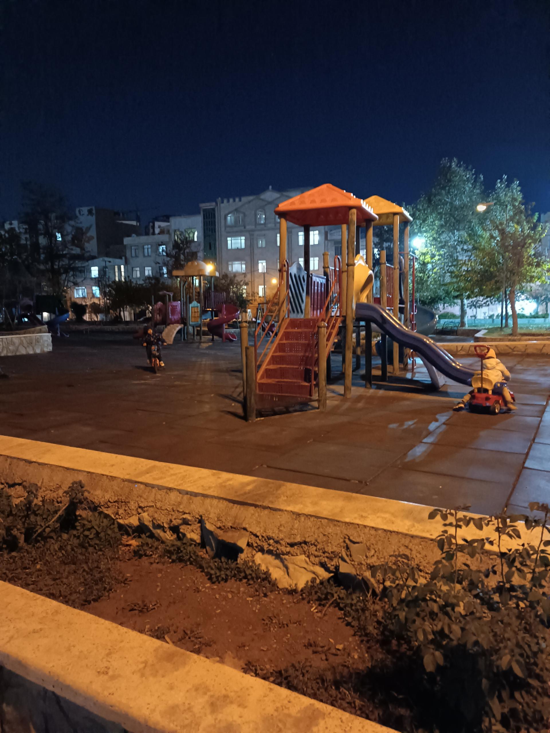 عکس زمین بازی کودکان