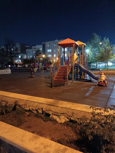 عکس زمین بازی کودکان